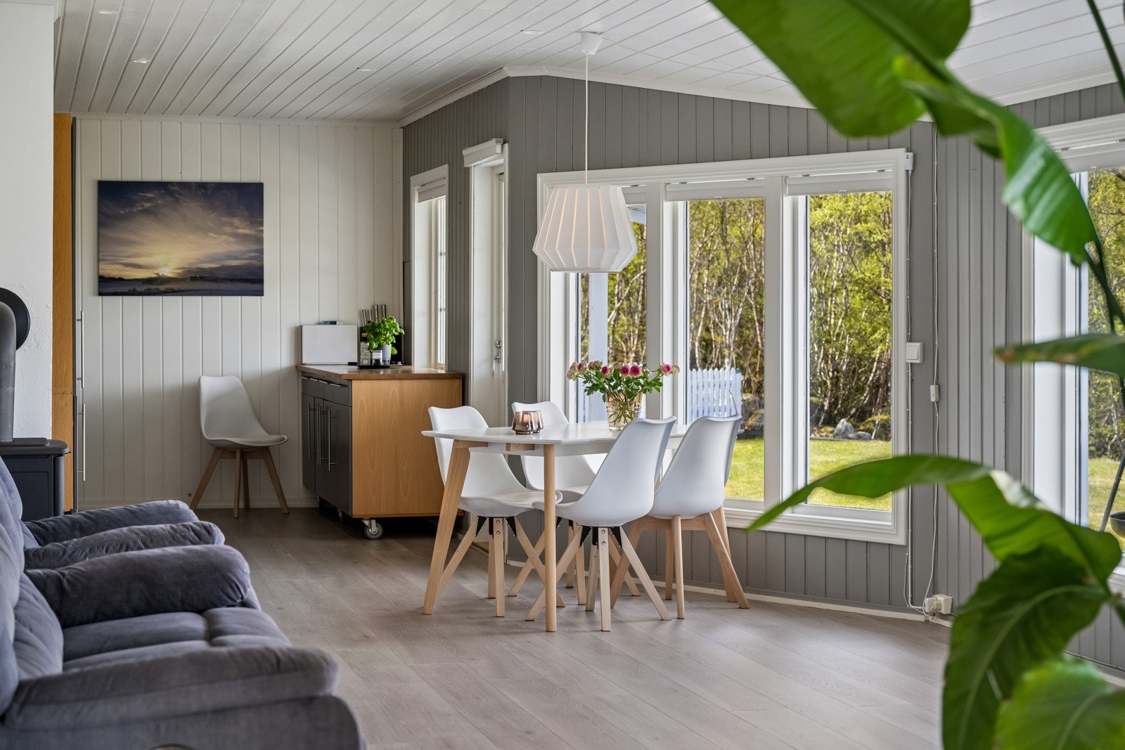 Stue, mot kjøkken. Galleribilde