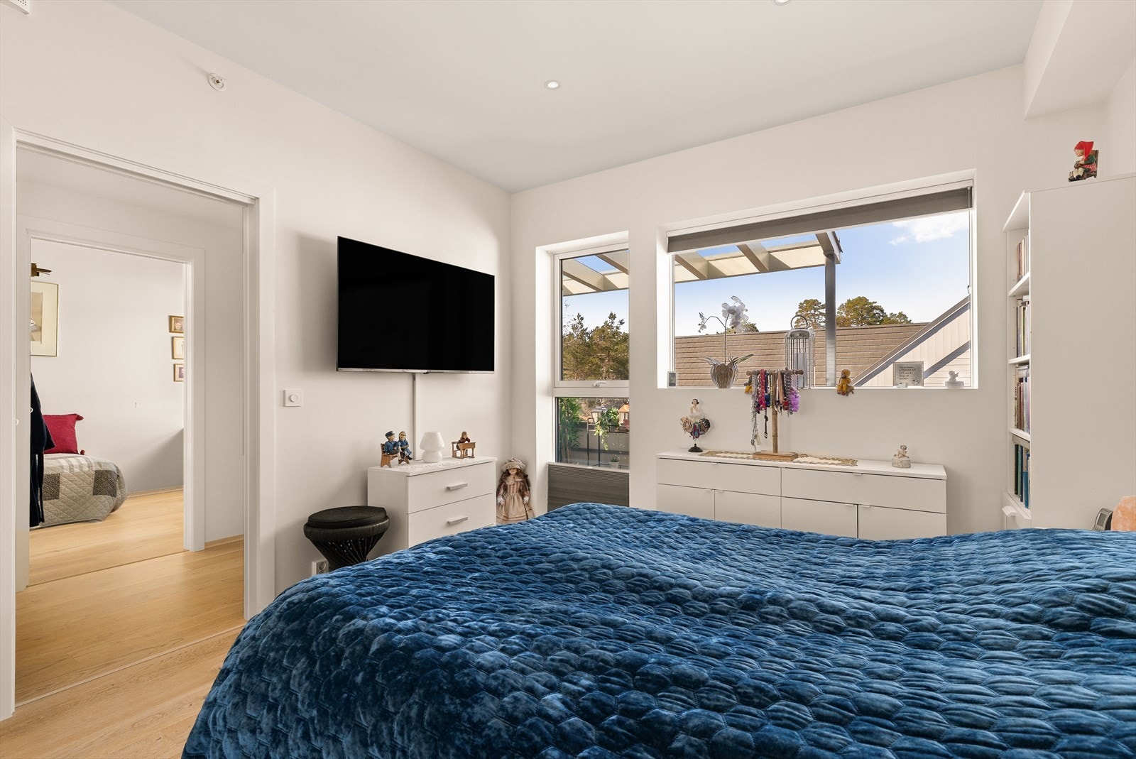 Soverommet har downlights i taket og plass til dobbeltseng. Galleribilde