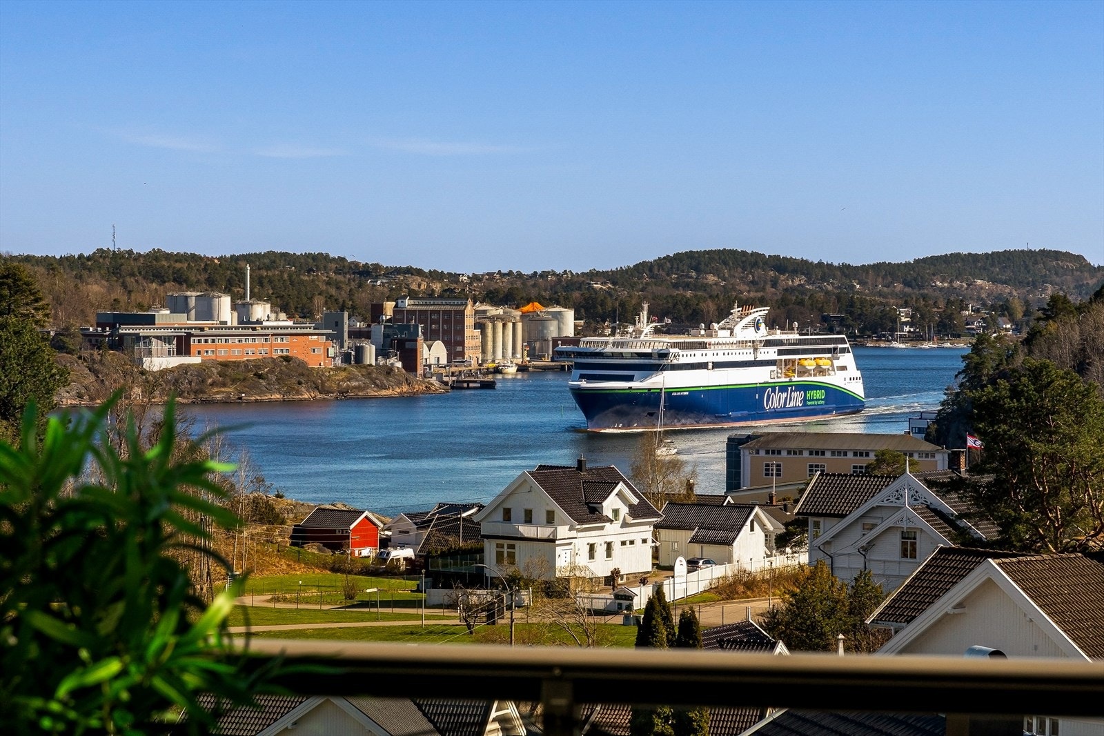 Utsikt mot fjorden og innseilingen. Galleribilde