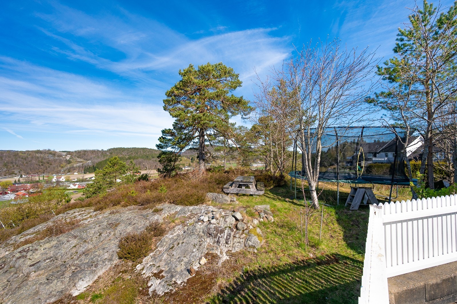 Eiendommen grenser mot friområde. Galleribilde