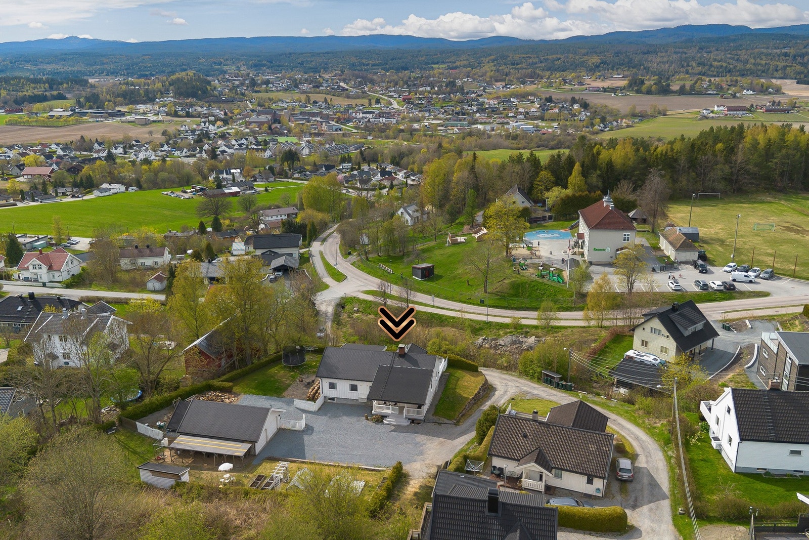 Området har gode solforhold og flott utsikt mot Fiskumvannet og Kongsberg, samt gangavstand til fine turområder og gang- og sykkelvei til sentrum. Galleribilde