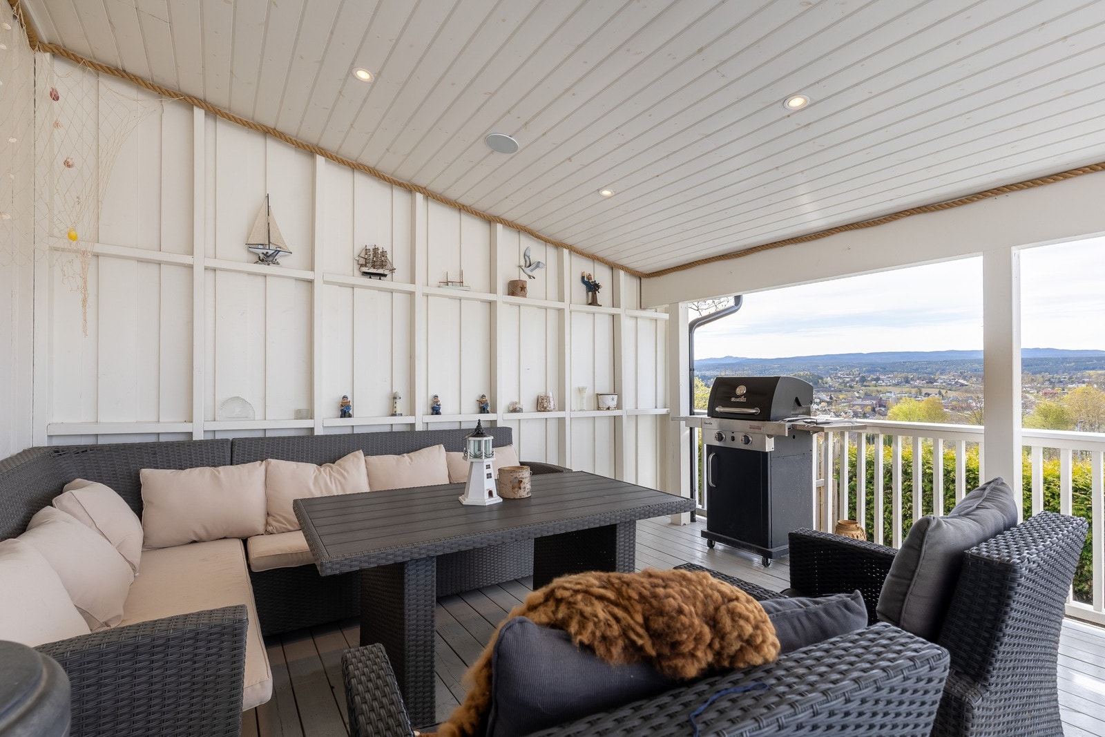 Her er det god plass til lounge - en fin plass for å samle venner og familie til hyggelige stunder. Galleribilde