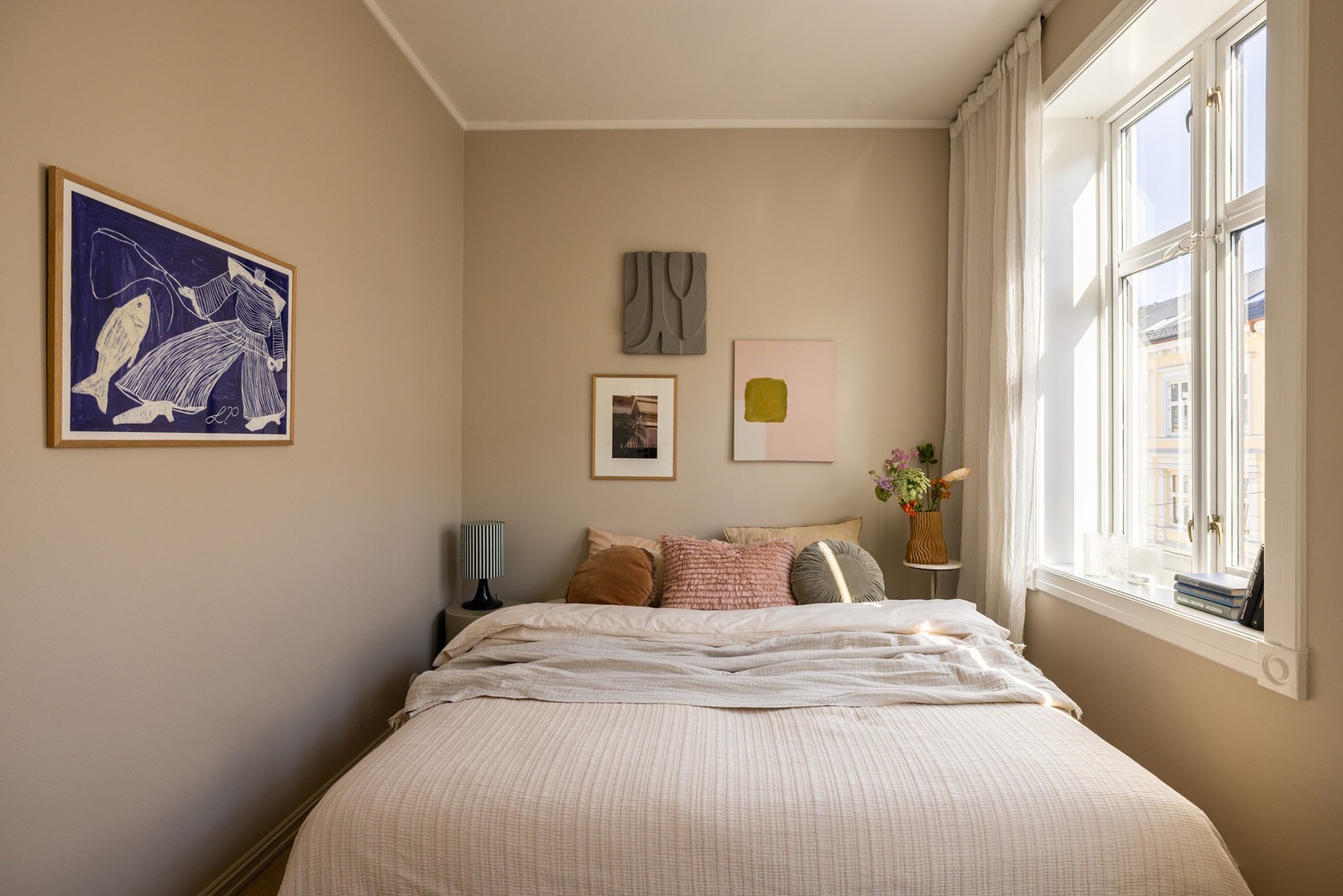 Soverommet har god plass til stor dobbeltseng. Galleribilde