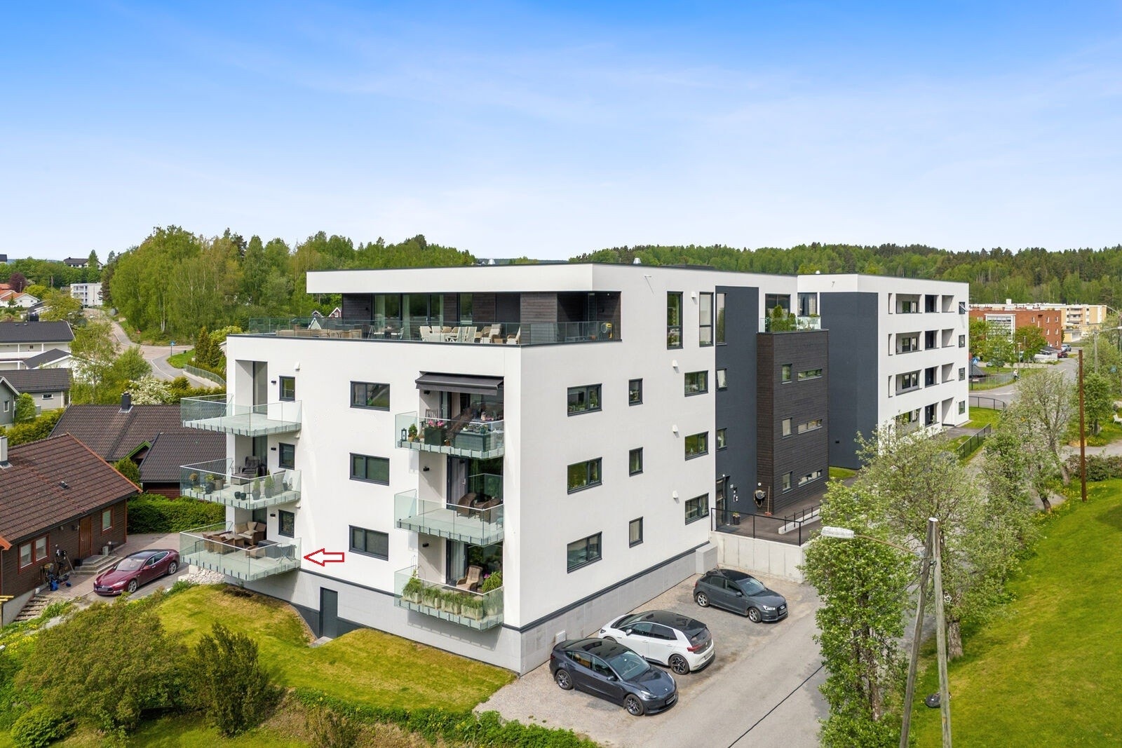 Ullerål Hage. Leiligheten ligger i høy 1. etasje. Galleribilde