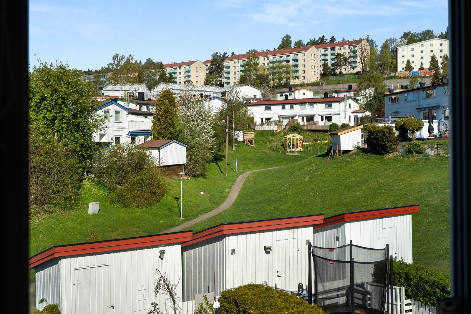 Flott utsikt fra det soveromsvinduet. Her ser du Dumpidalen som ligger midt i hjertet av borettslaget. Galleribilde