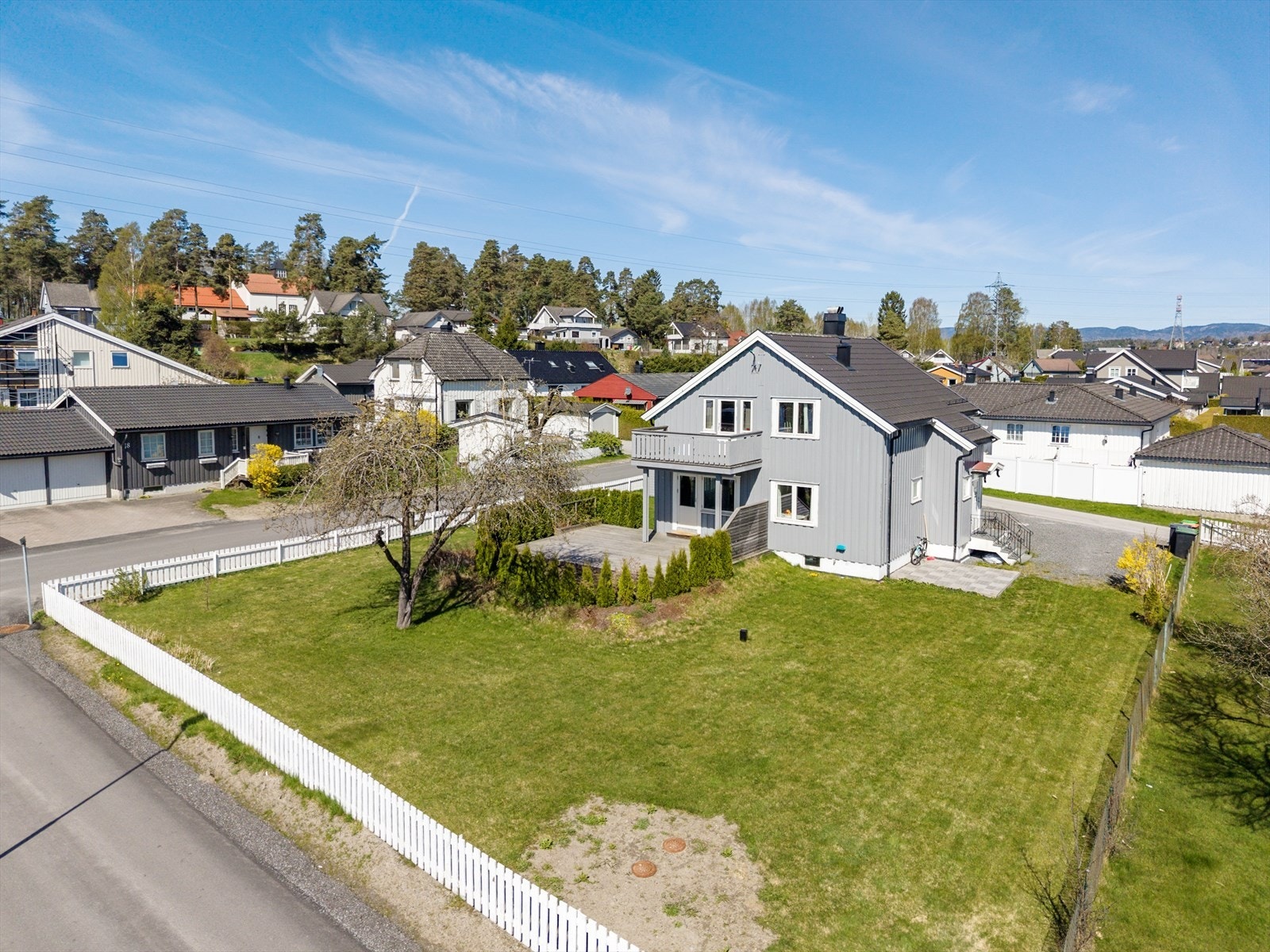 Herfra er det kort vei til både skoler, barnehager og dagligvarebutikker. Galleribilde