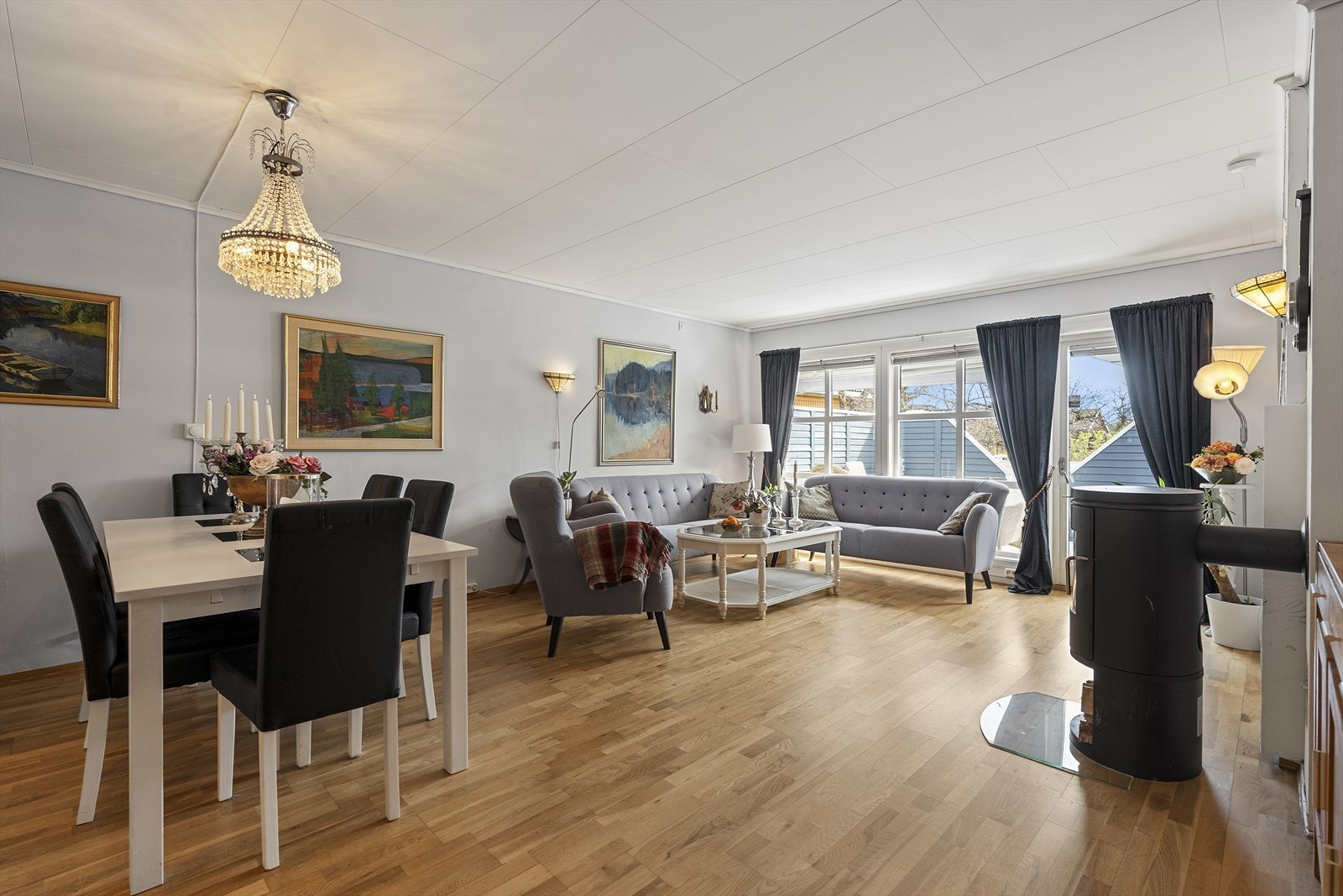 Lys og trivelig stue / spisestue Galleribilde
