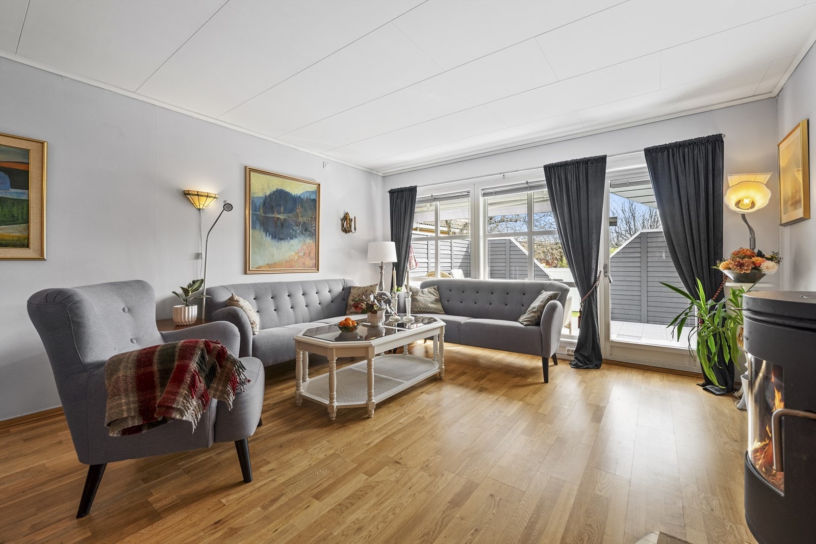 Lys og trivelig stue / spisestue Galleribilde