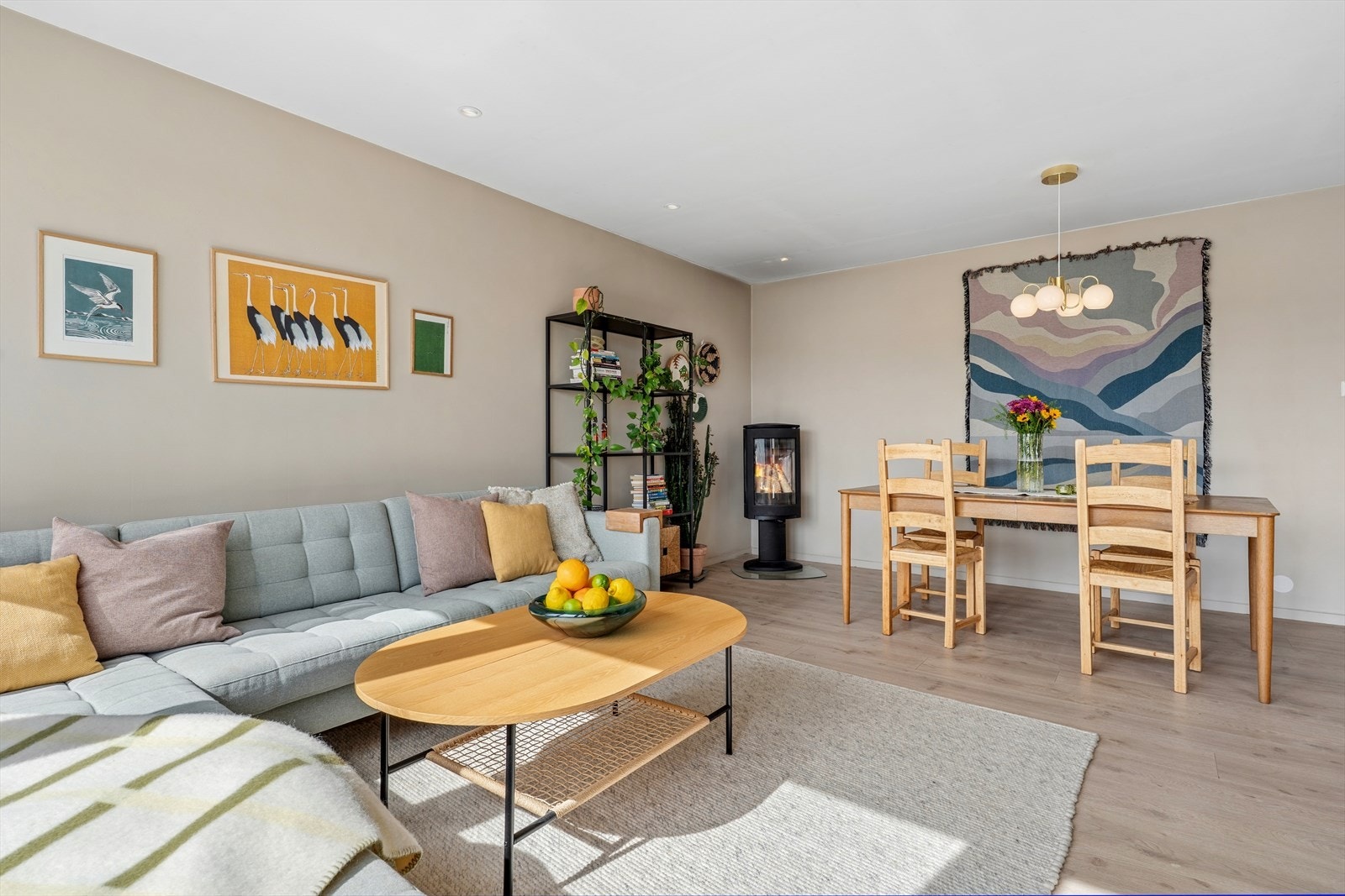 Delikate fargevalg og god belysning med downlights. Galleribilde
