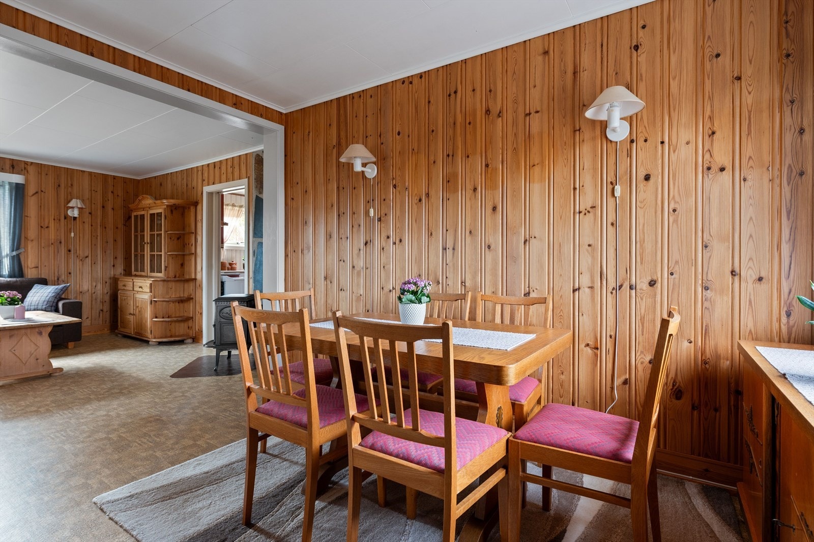 Stuen ligger i tilknytning til spisestuen. Galleribilde