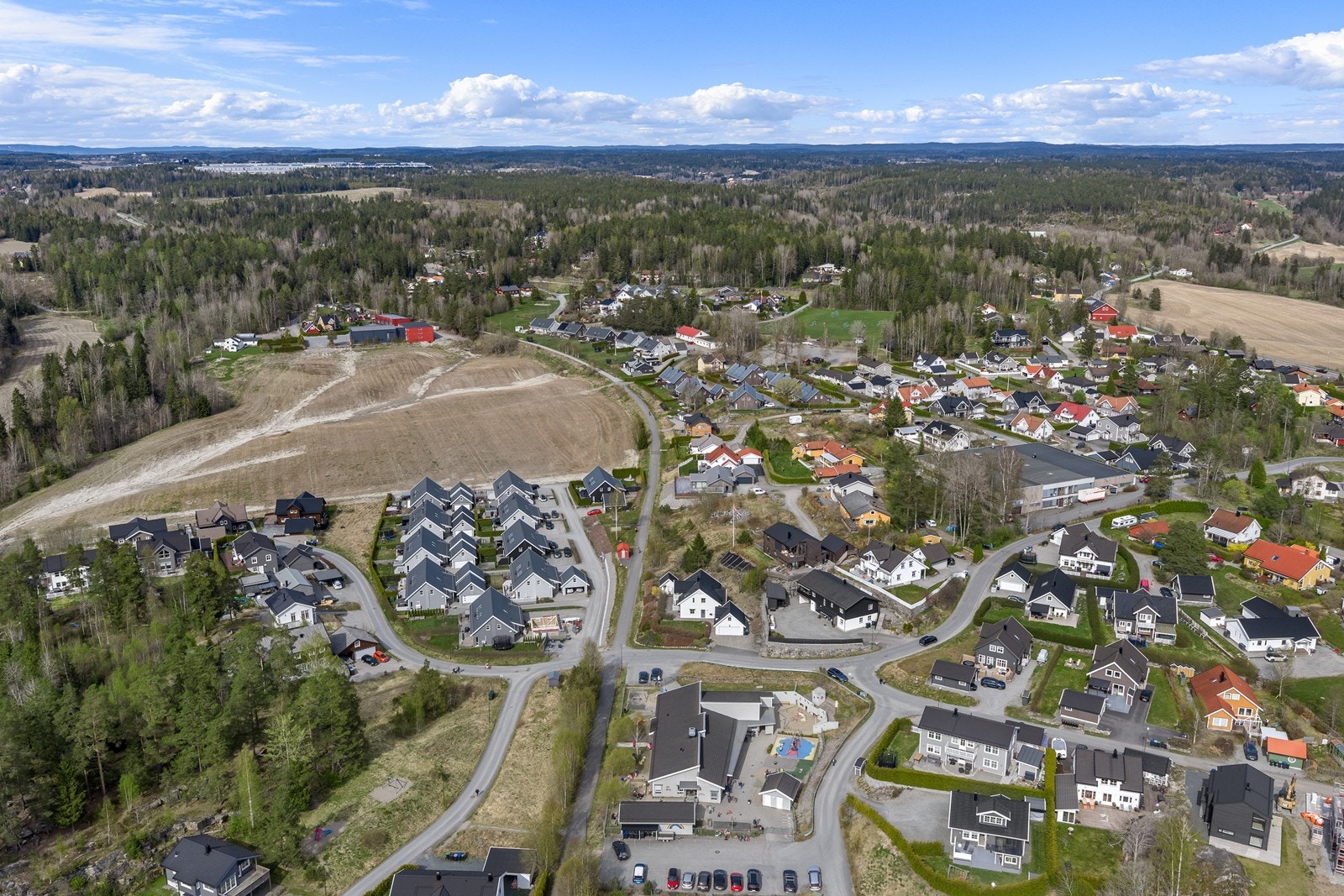 Hølen Fus barnehage ligger kun ett minutts gange fra boligen. Foto: ( Cineview Media AS v/ fotograf: Christer Dahl) Galleribilde