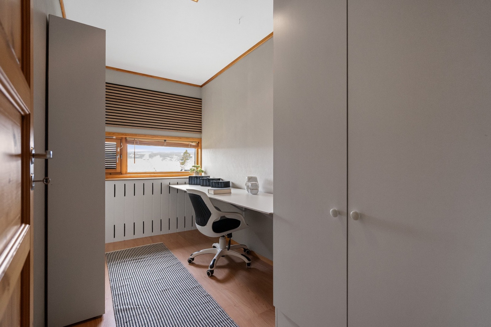Soverom nr. 2 er i dag innredet som kontor med praktisk arbeidsplass. Galleribilde