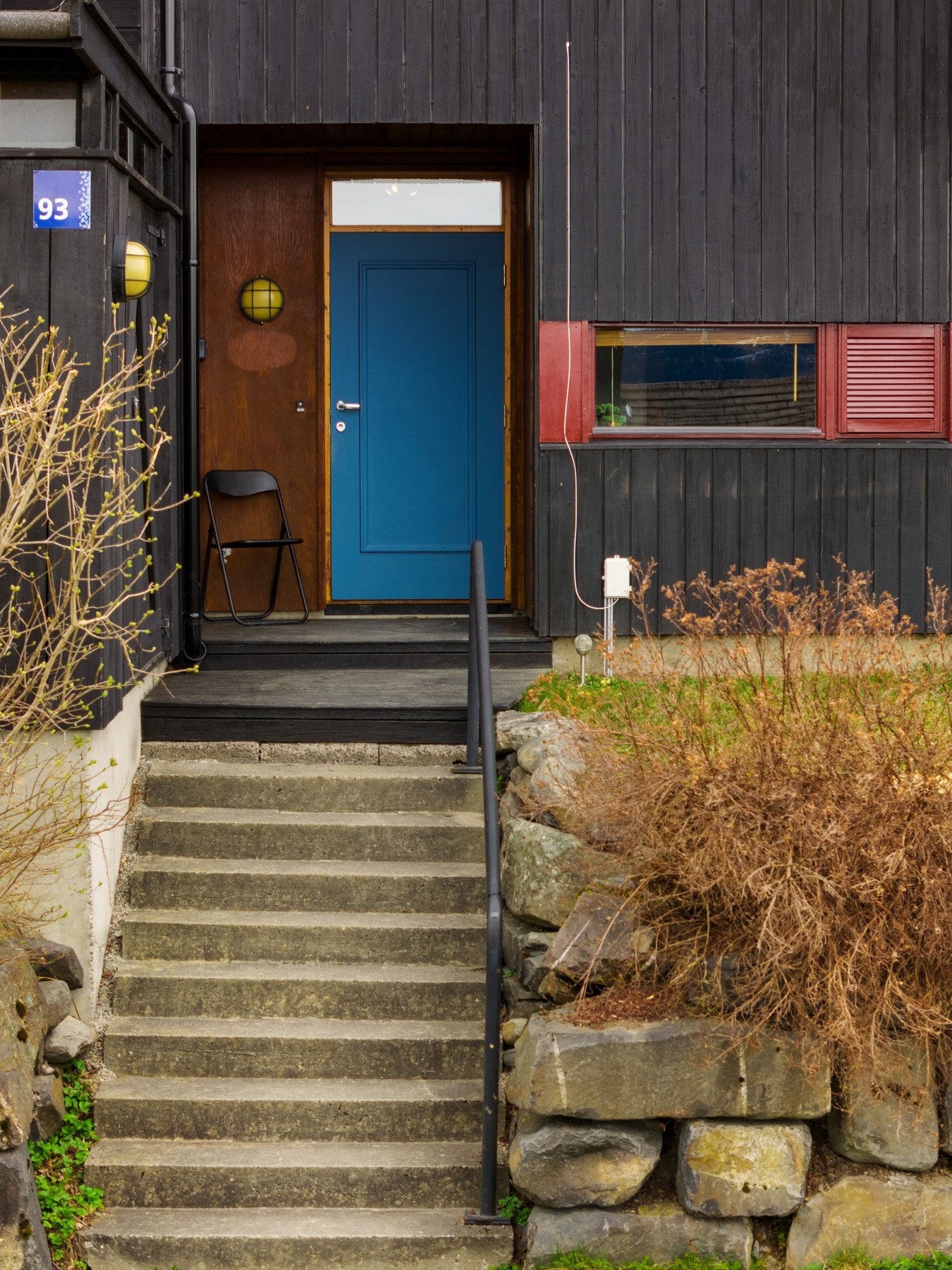 Adkomst opp til boligen via trapp fra gateplan. Galleribilde