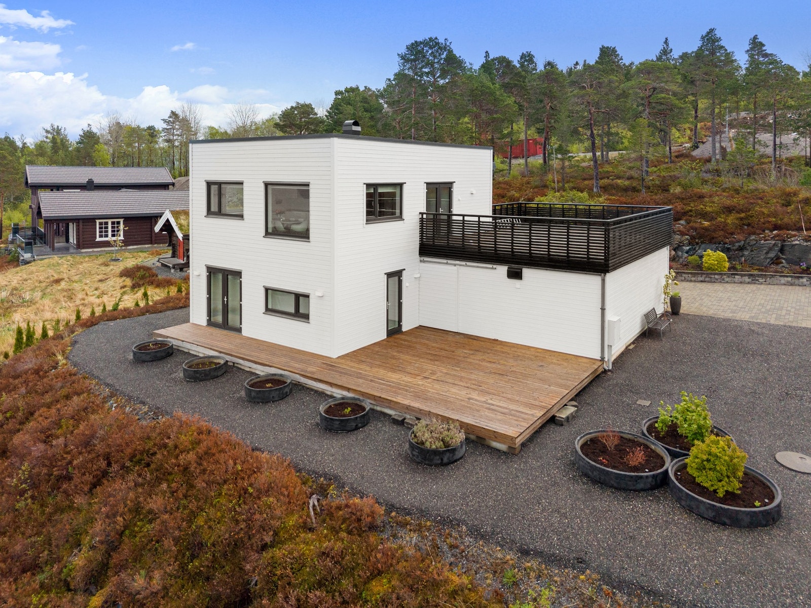Velkommen til Bakneset 48! Presentert av Tore Magerøy i EIE eiendomsmegling. Foto: Studio Istad (Espen Istad). Galleribilde
