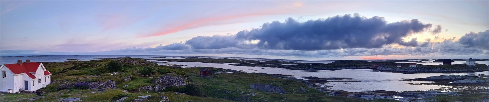 Panoramabilde tatt av selgers. Her ser man nordøstre fasade og helt til Korsholmen. Galleribilde
