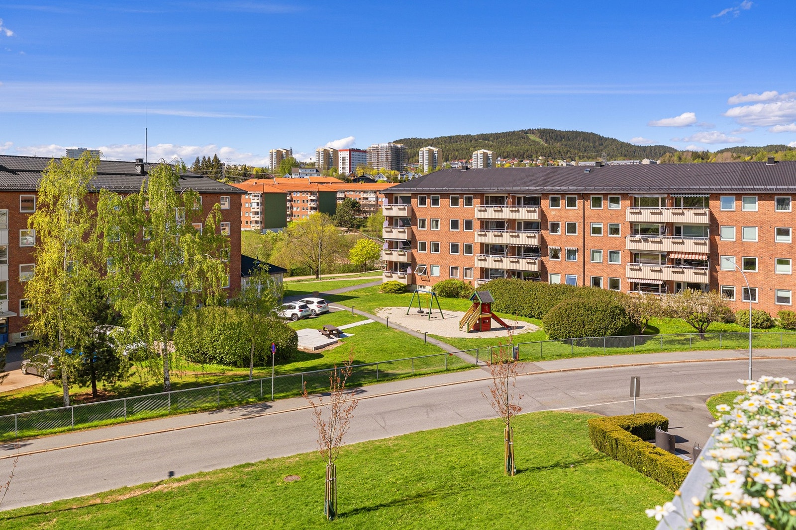 Balkongen har sol fra ca. 13.00-21.00 sommerstid! Galleribilde