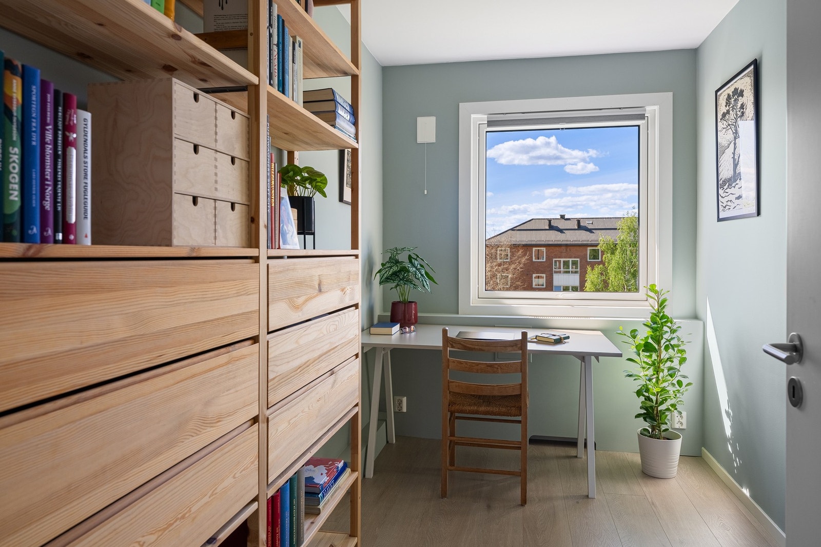 Soverom 2 med plass til seng og garderobe. Galleribilde