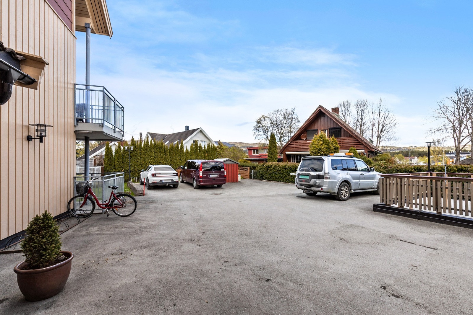 Felles gjesteparkering- leiligheten har selv en egen plass i parkeringskjeller. Galleribilde
