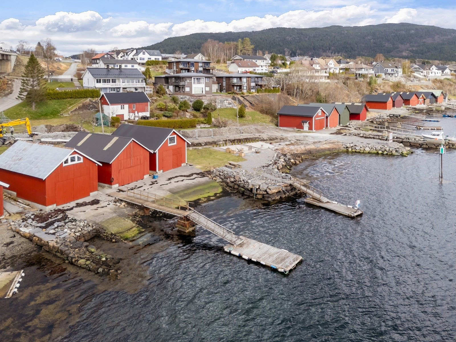 Her ligger alt til rette for fiske, kajakkpadling, bading og hyggelige sammenkomster med familie og venner. Galleribilde