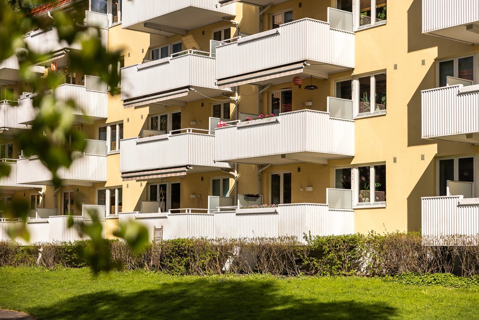 Fasaden gir et godt førsteinntrykk da borettslaget har oppgraderte fasader, vinduer, balkonger m.m. Galleribilde