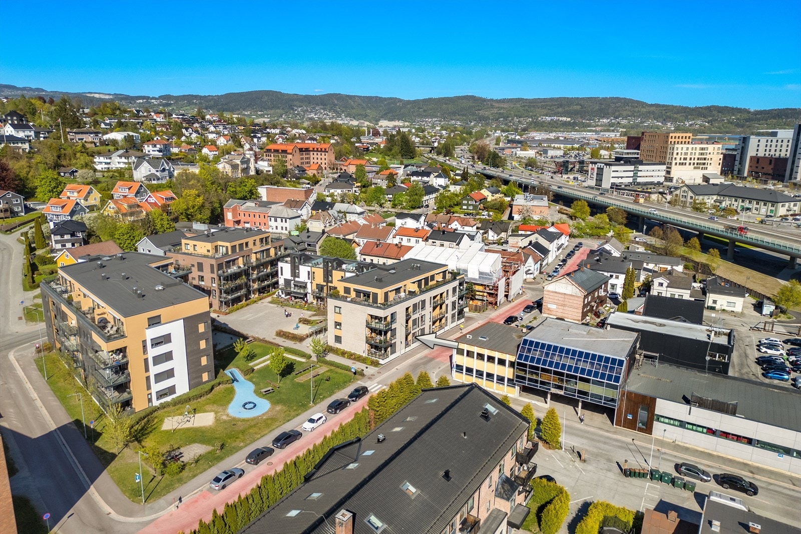 En meget attraktiv og strategisk beliggenhet på Bragernes/Brakerøya i et område med spennende fremtidige utviklingsprosjekter. Galleribilde