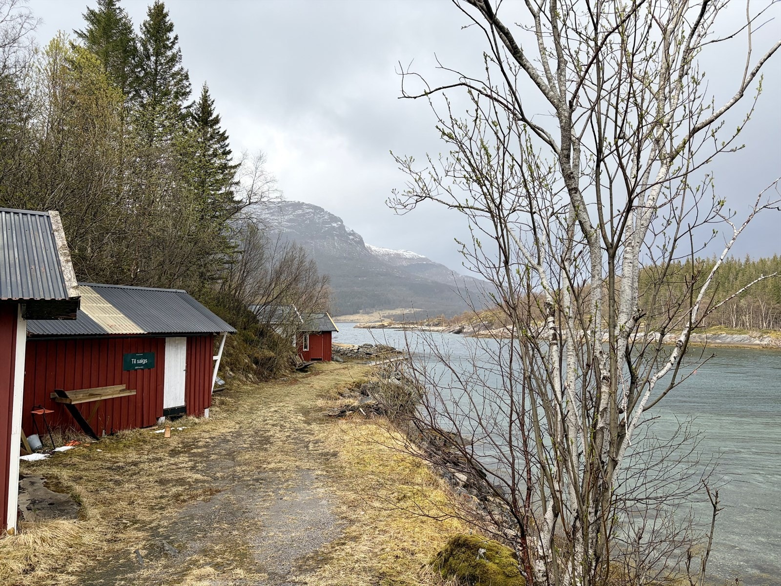 Området er kjent for sin storslåtte kystnatur, vakre strender og majestetiske fjell. Galleribilde