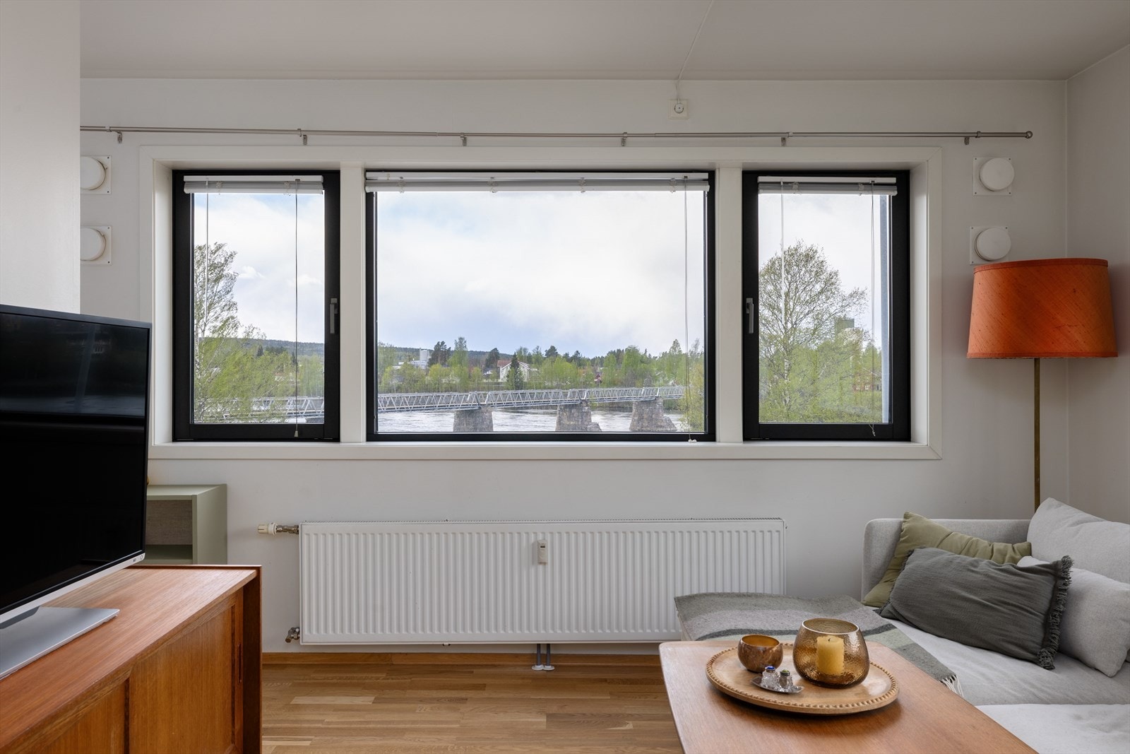 Fra stuen er det flott utsikt mot Glomma. Galleribilde