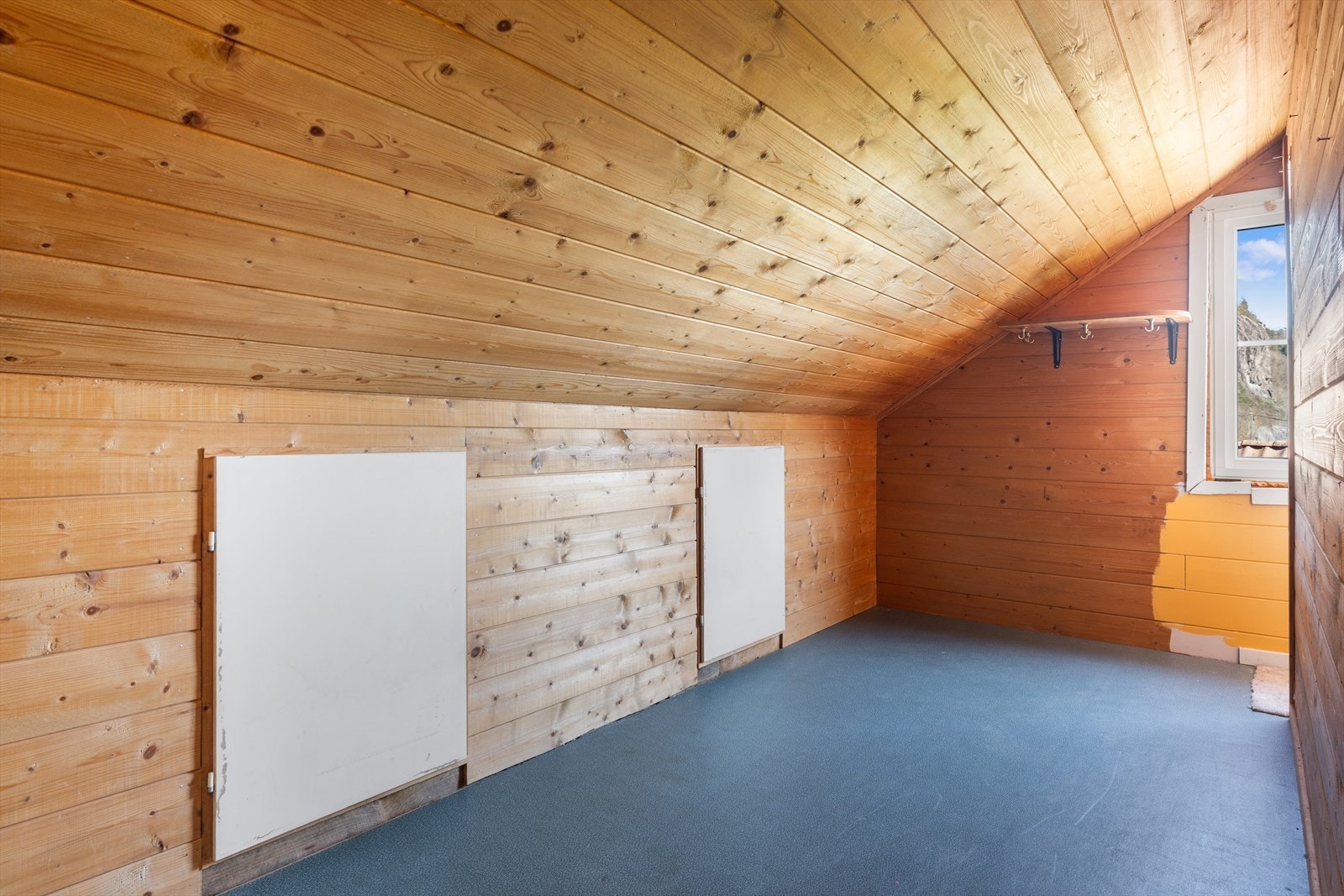 Bod/garderoberom. Galleribilde