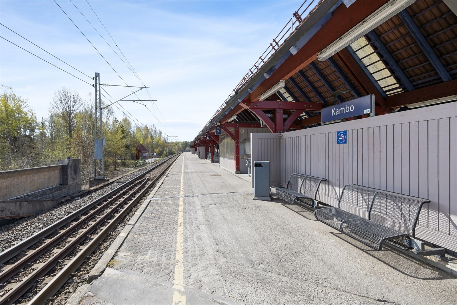Kort gange til Kambo stasjon, med hyppige togavganger mot Oslo. Galleribilde