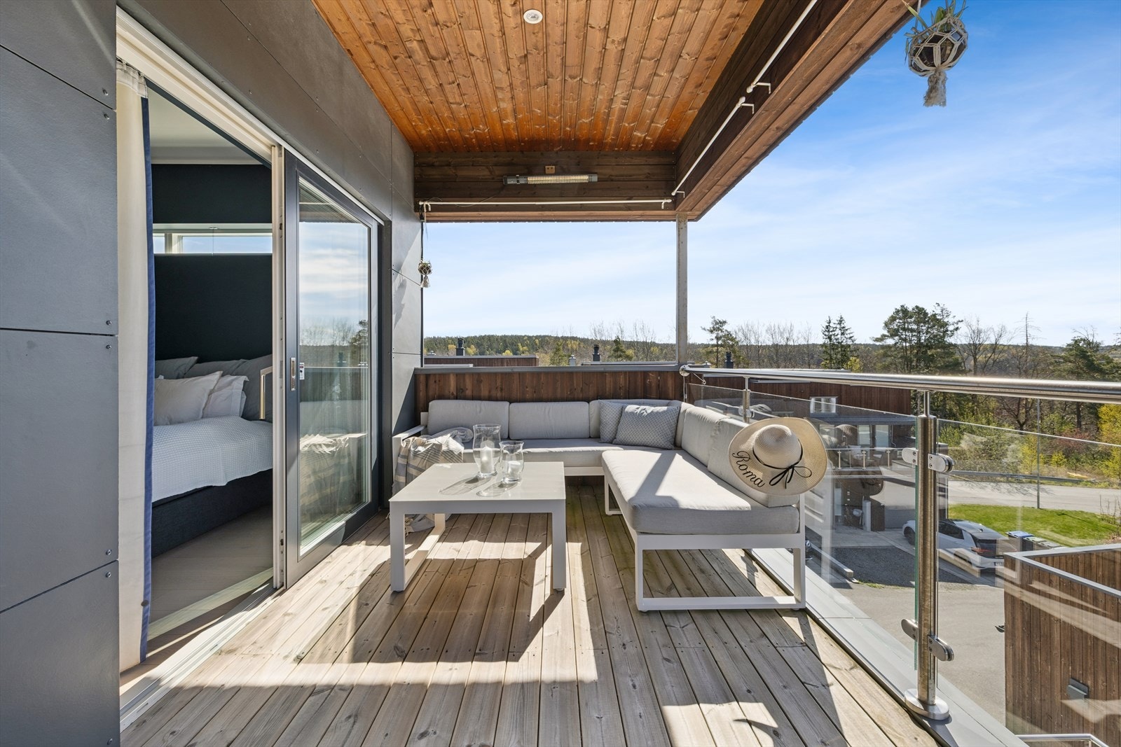 Terrassen er sør-vestvendt og ca. 21 m². Galleribilde