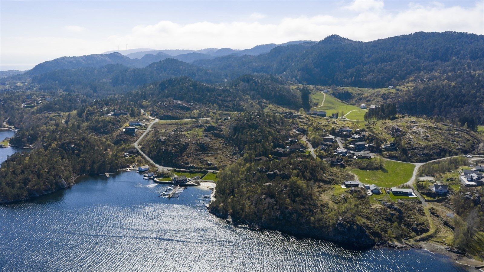 Den spektakulære naturen i Tysvær kommune med skog, fjell og fjord åpner for utallige tur- og rekreasjonsmuligheter. Galleribilde