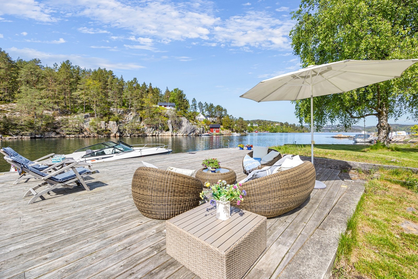 Even Guttormsen i Nordvik presenterer Holmen 80 - en unik perle i skjærgården - egen brygge - sol fra morgen til kveld - eget anneks - denne må sees!
Foto: Fokus foto Galleribilde