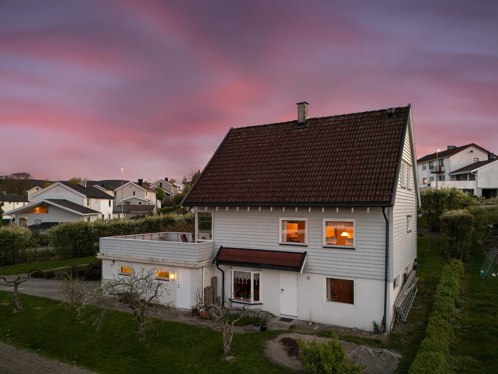 Boligen har en flott beliggenhet i et etablert og barnevennlig nabolag. Galleribilde