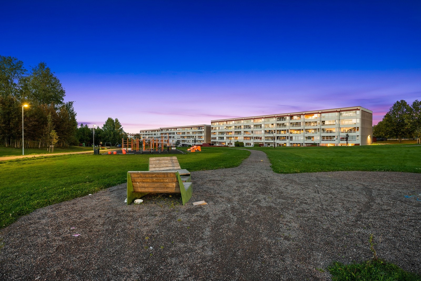 Bussholdeplassen Nordens vei er kun et par minutter unna, med hyppige avganger til Lillestrøm sentrum. Galleribilde