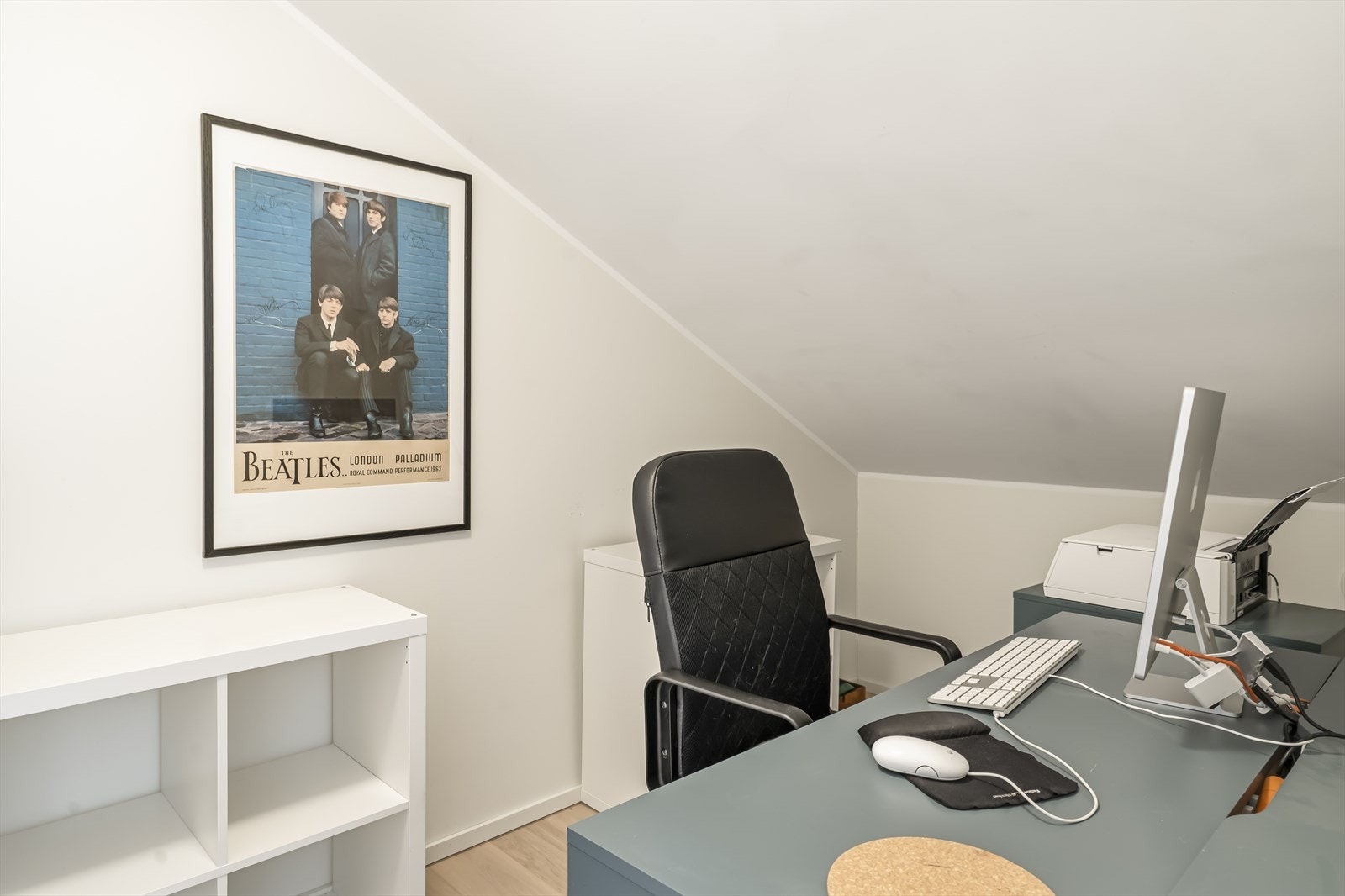 Det er innredet med et separat rom som i dag benyttes som kontor. Se punkt ferdigattest. Galleribilde