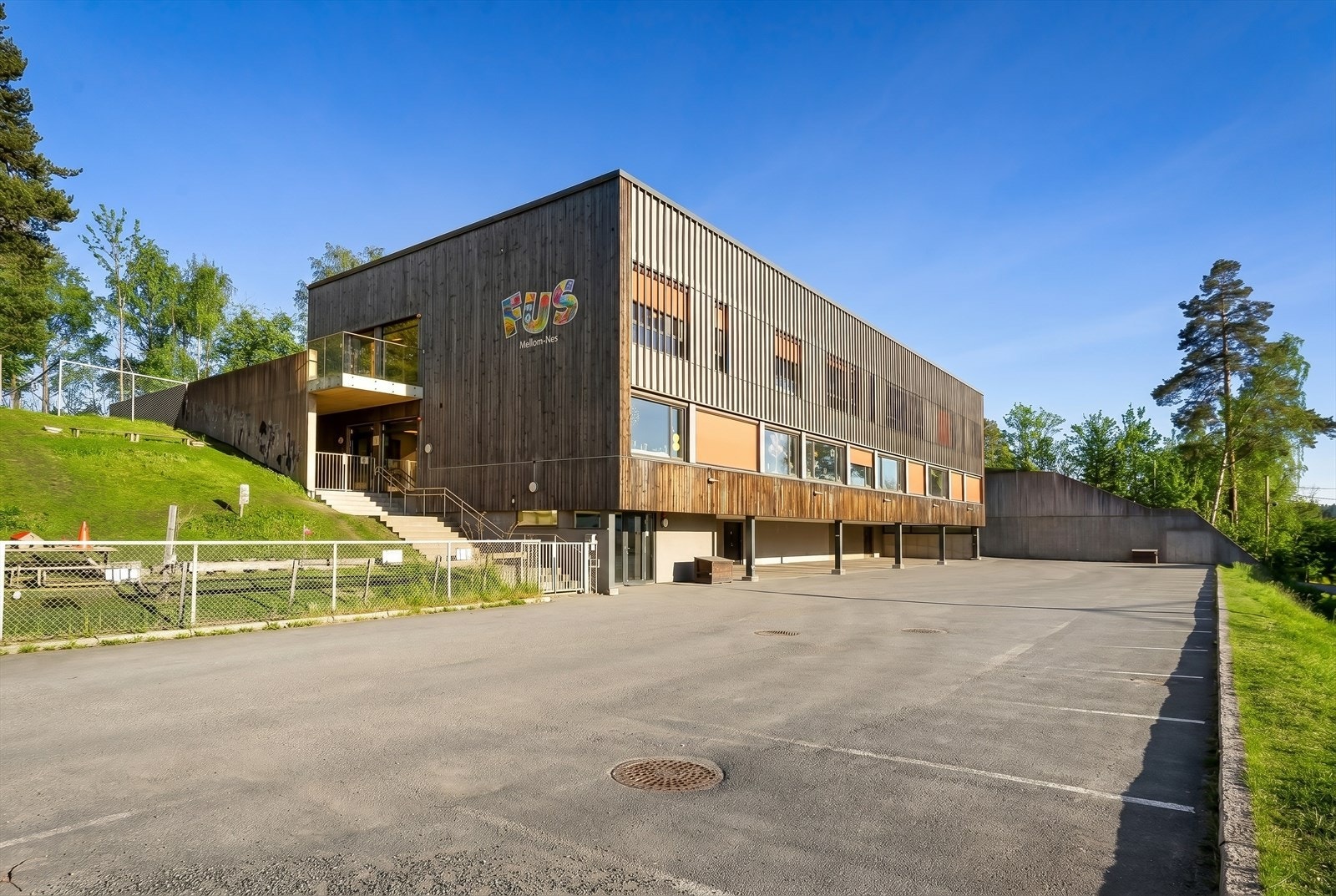 Mellom-Nes fus barnehage. Galleribilde