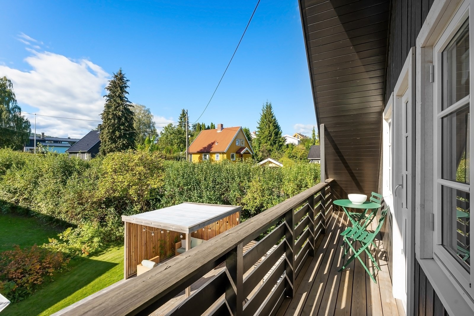 Fra hovedsoverommet er det utgang til vestvendt veranda. Galleribilde