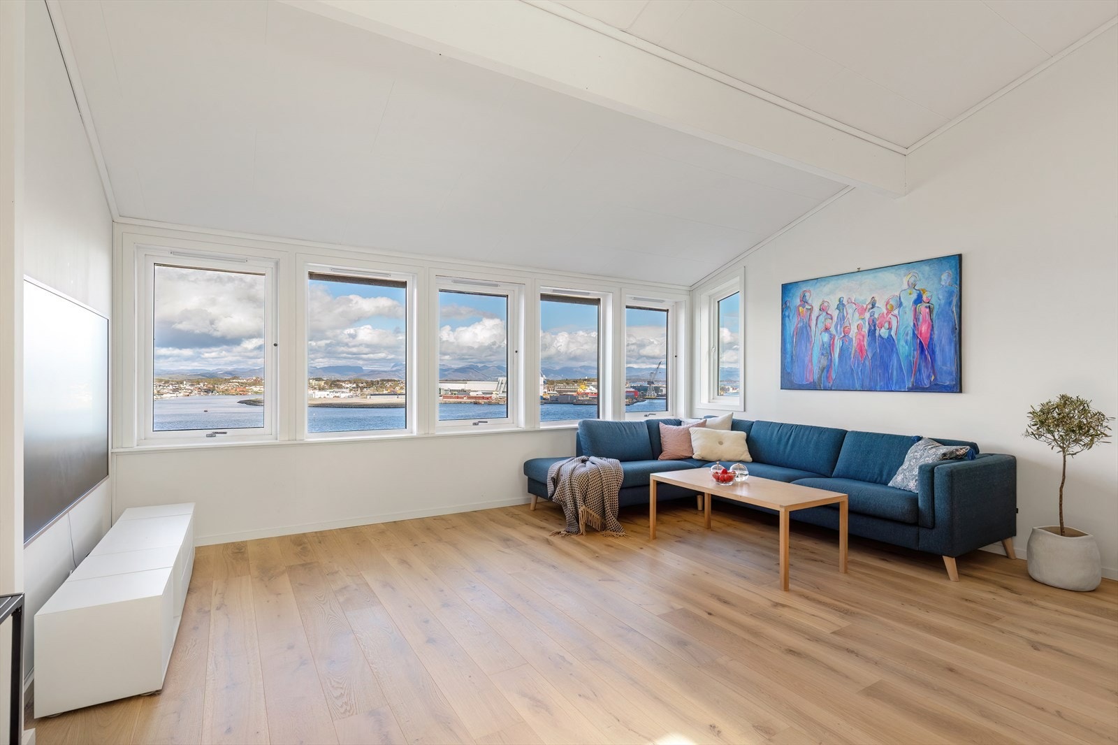 Stue - romslig med fantastisk utsikt Galleribilde