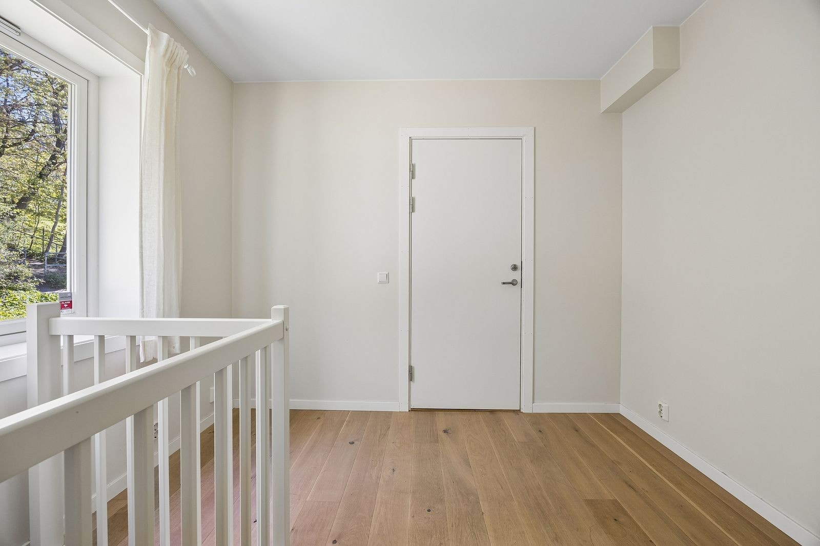 Loftstue med gode møbleringsmuligheter, kan brukes som kontor, gjesterom etc. Galleribilde