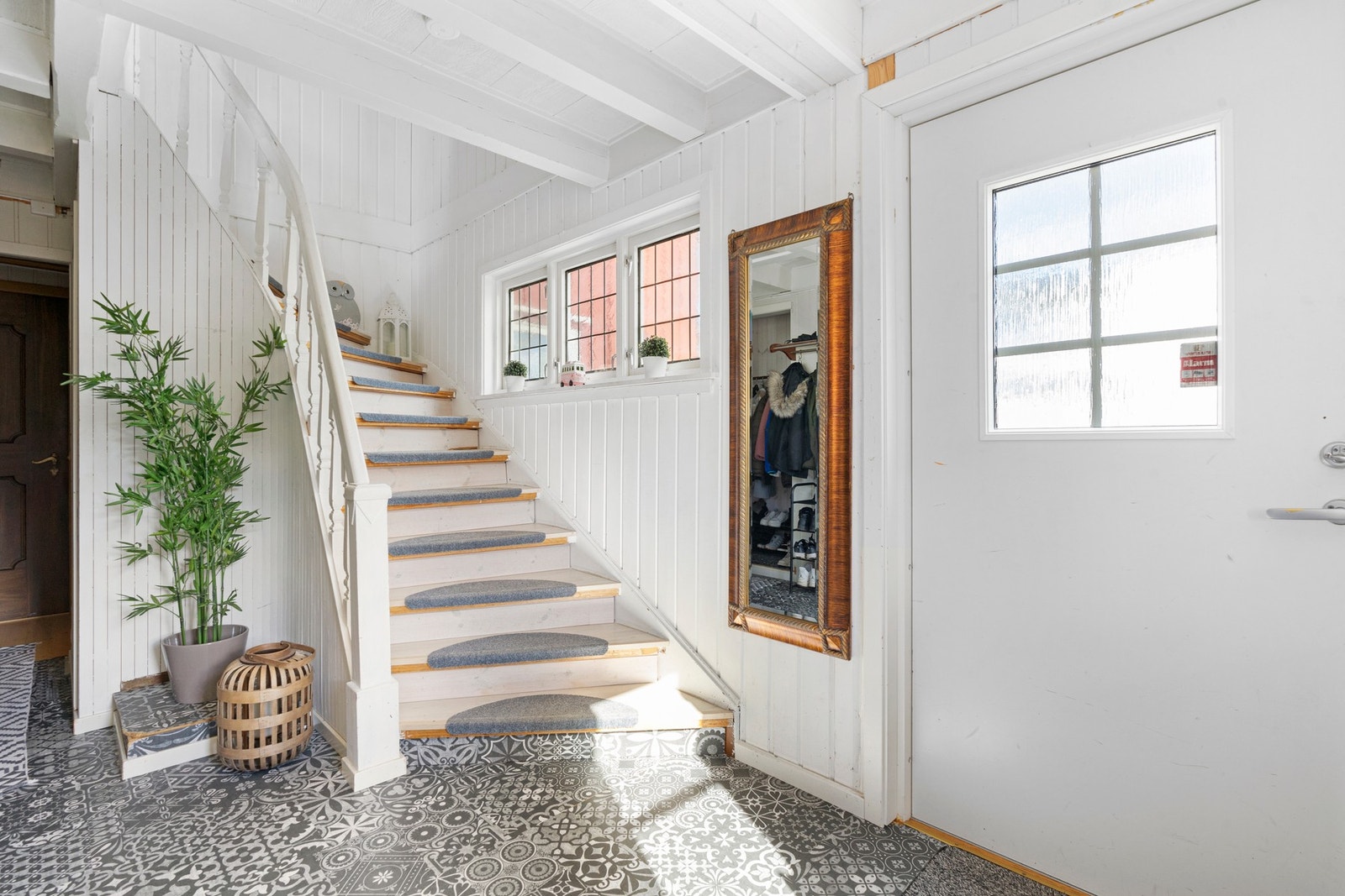 Trapp opp til 2. etasje. Galleribilde