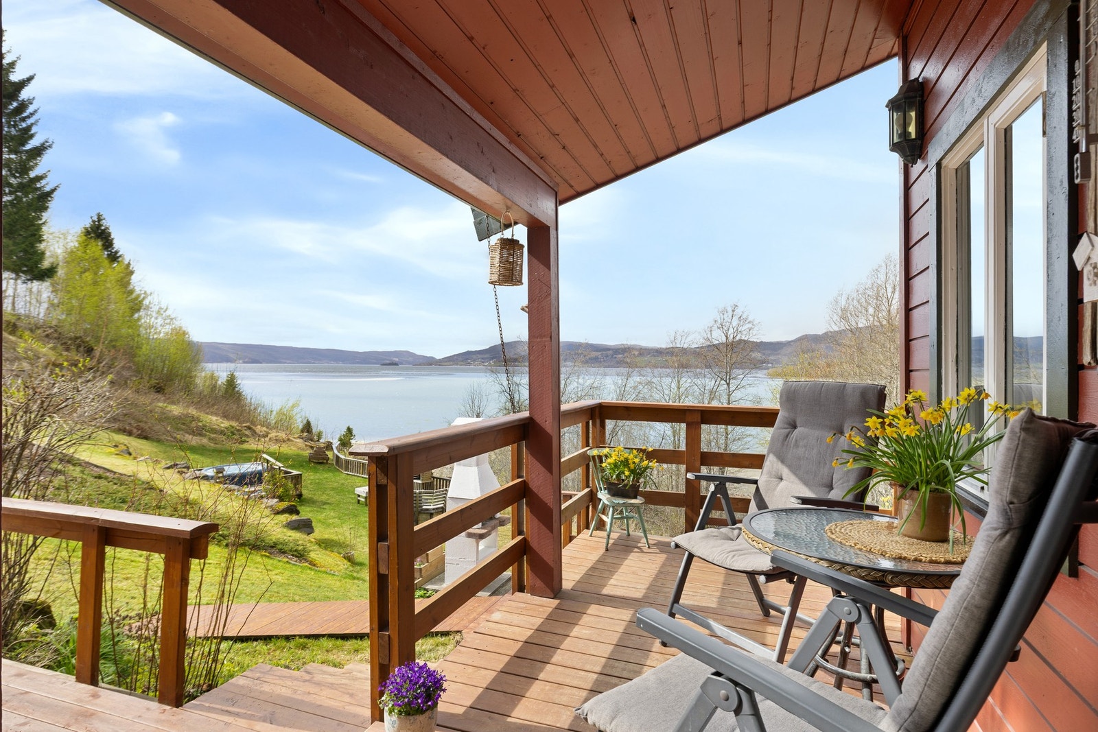 Takoverbygd terrasse. Her kan du nyte friskluften i all slags vær. Galleribilde
