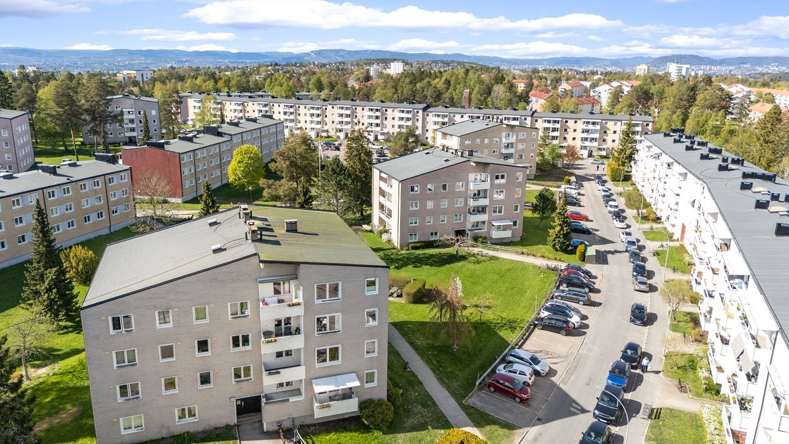 Beliggenheten er svært sentral med kun tre minutters gange til Bergkrystallen T-banestasjon. Galleribilde