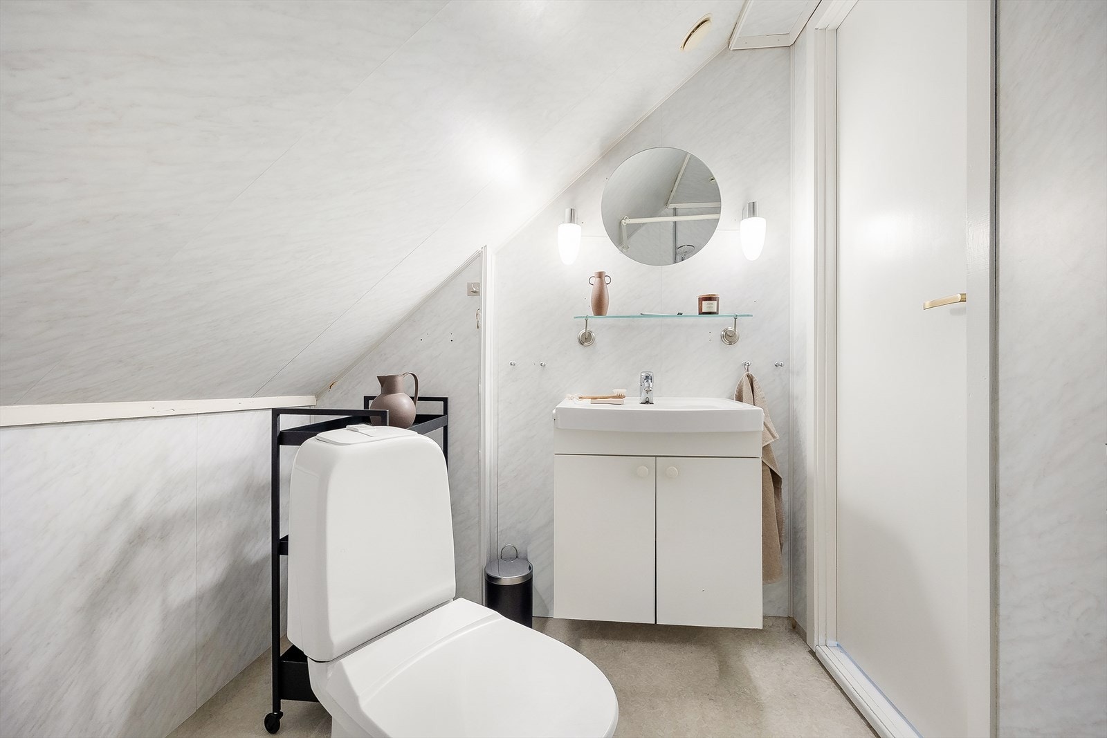 Badet er av eldre dato og er modent for oppussing for å oppnå dagens krav til standard. Galleribilde