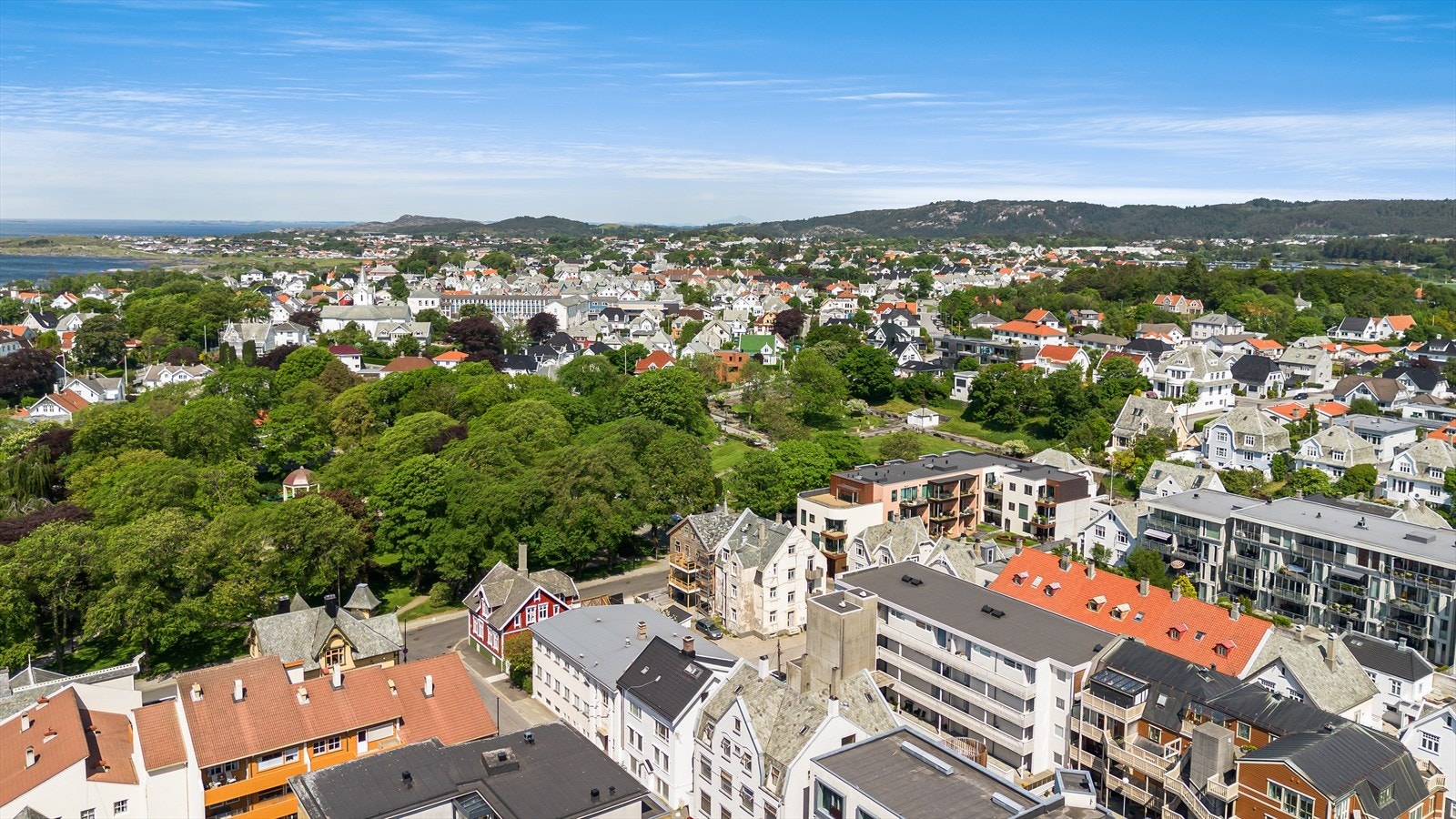 Kollektivknutepunktet ved Edda kino ligger kun to minutter unna, med hyppige avganger. Galleribilde
