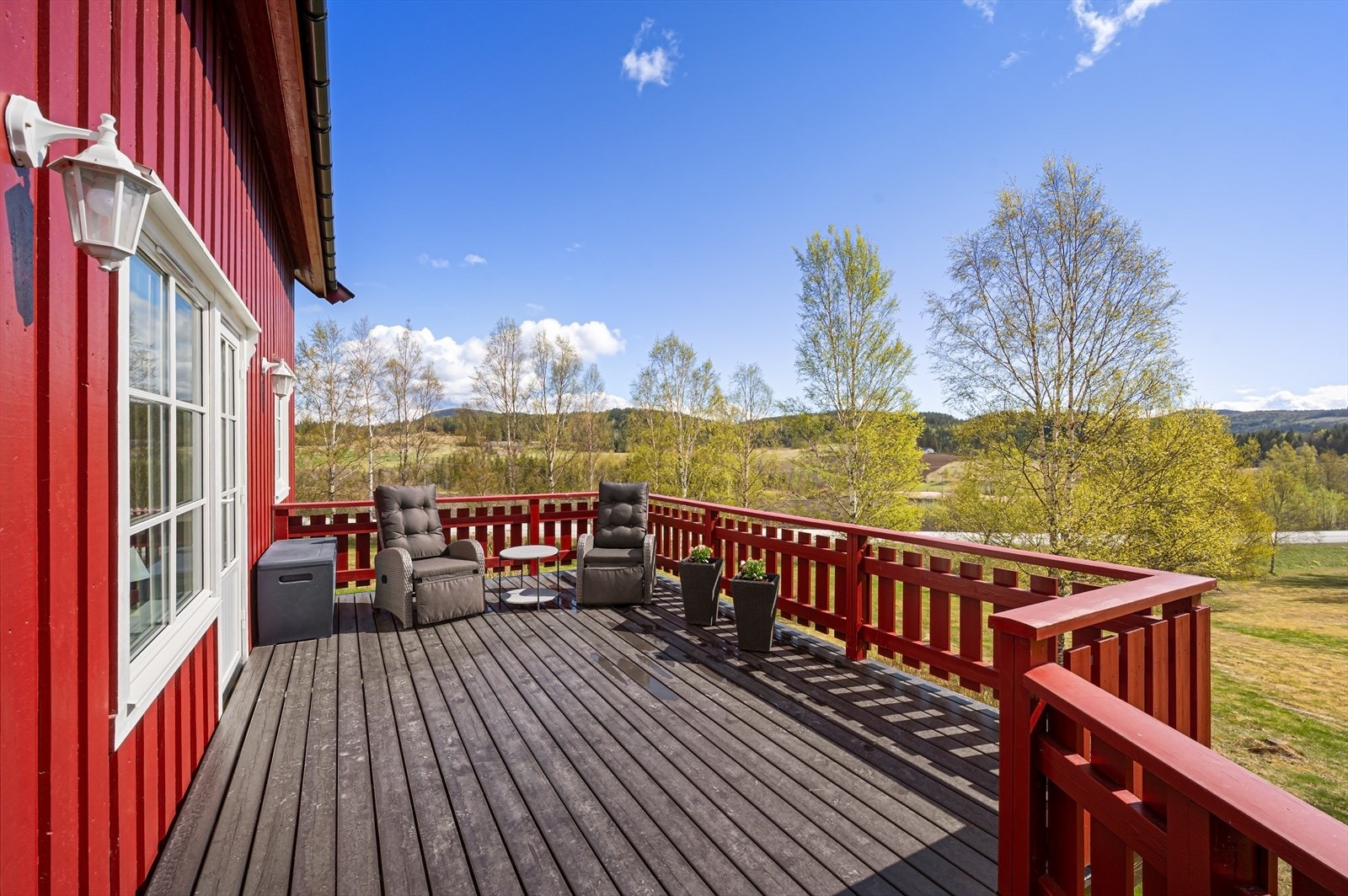 Boligen har en flott terrasse på 22m² med gode solforhold. Galleribilde