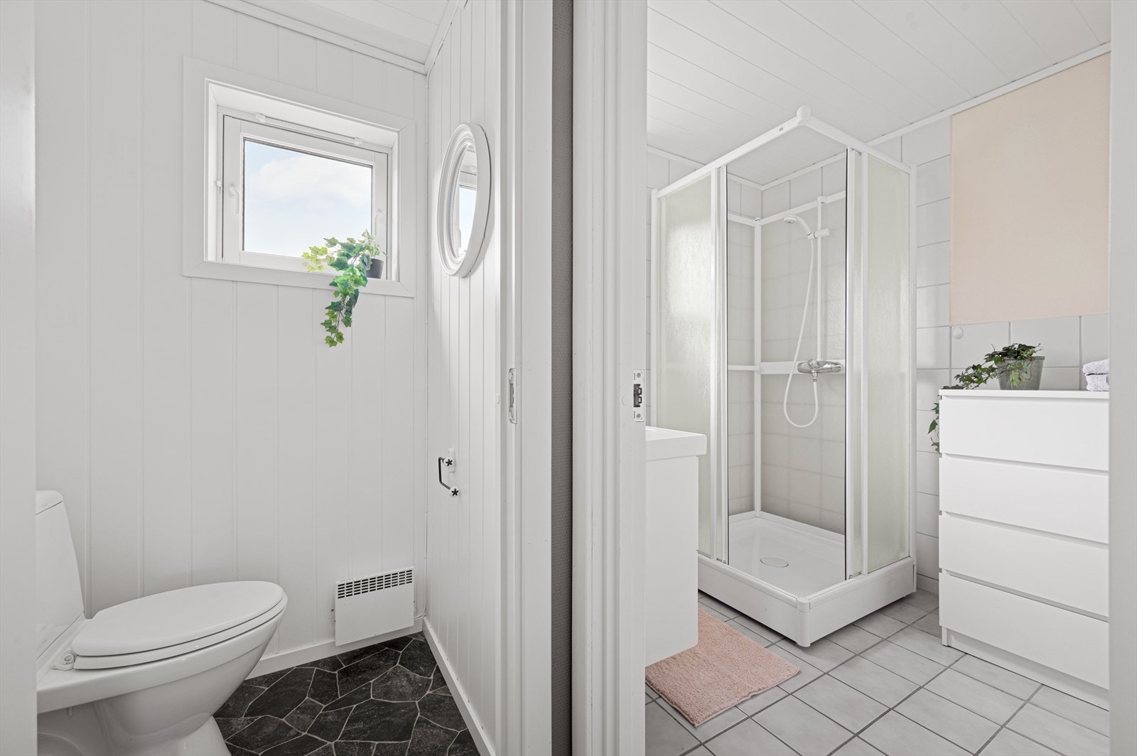 Baderommet er på 4,1m² og har et separat WC på 1,1m² Galleribilde