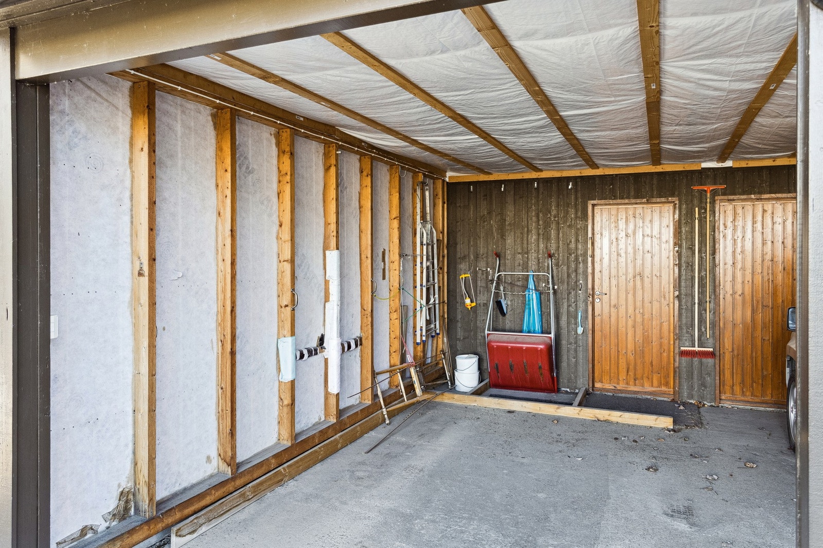 Leiligheten har medfølgende carport og bod. Galleribilde