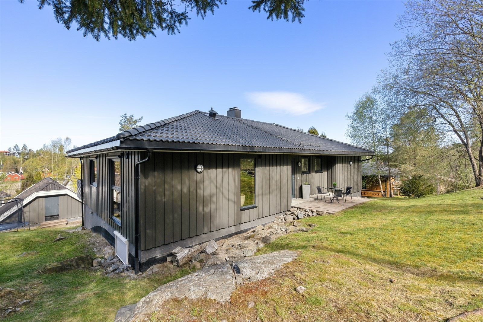 Vinduer er skiftet i 2020, og takstein i 2017 Galleribilde