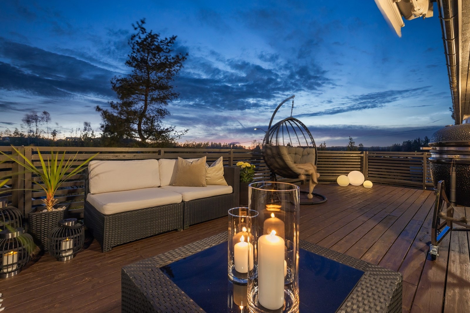 Meget fin terrasse hvor fine sommerdager og kvelder kan nytes Galleribilde