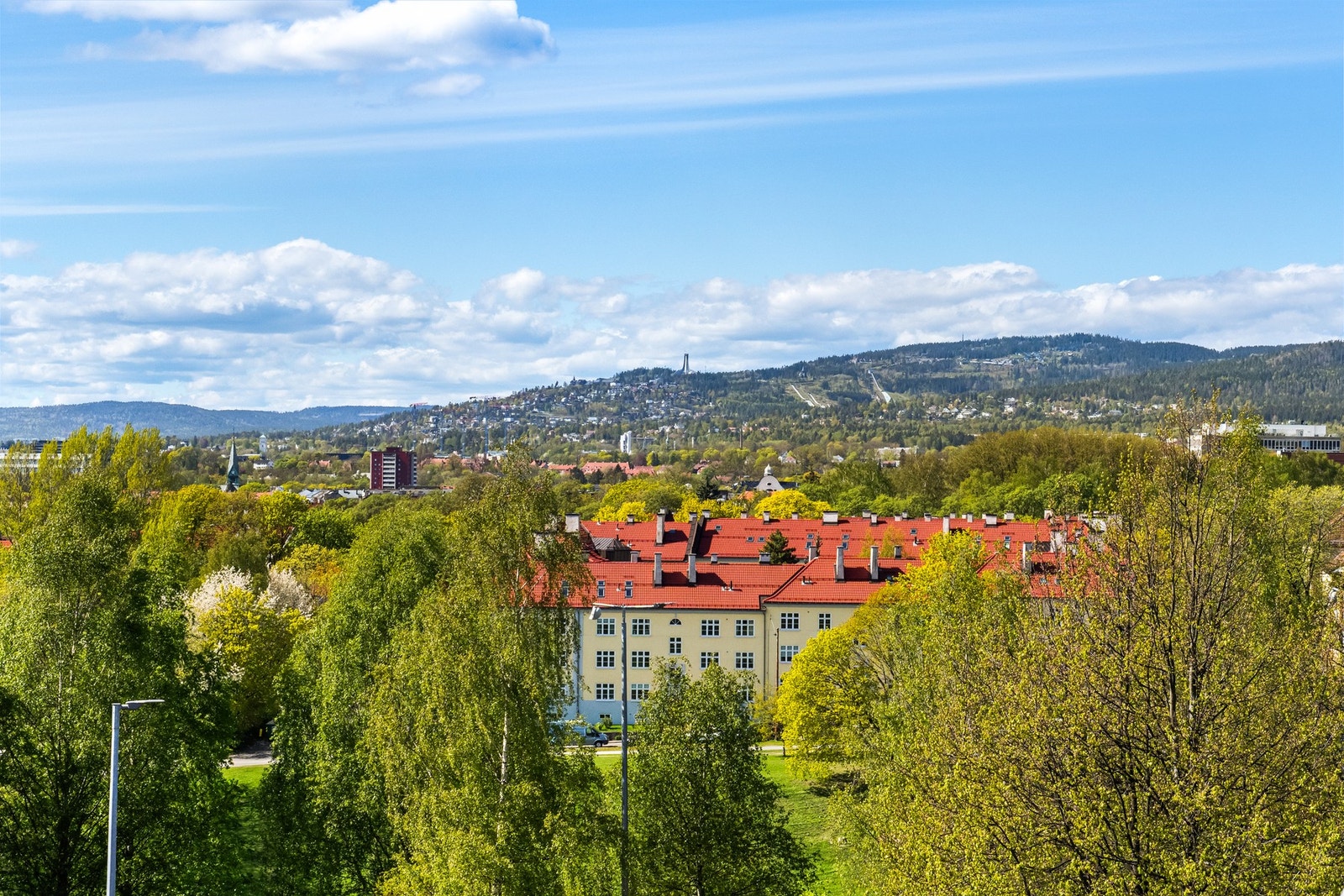 Fra balkongen har du utsikt mot Torshovdalen. Galleribilde